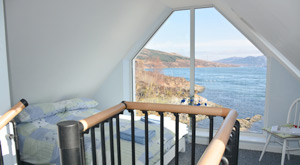 Double bedroom with view over the sea